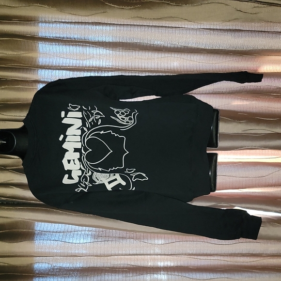 Good American Gemini Zodiac Boyfriend Sweatshirt - Picture 2 of 6